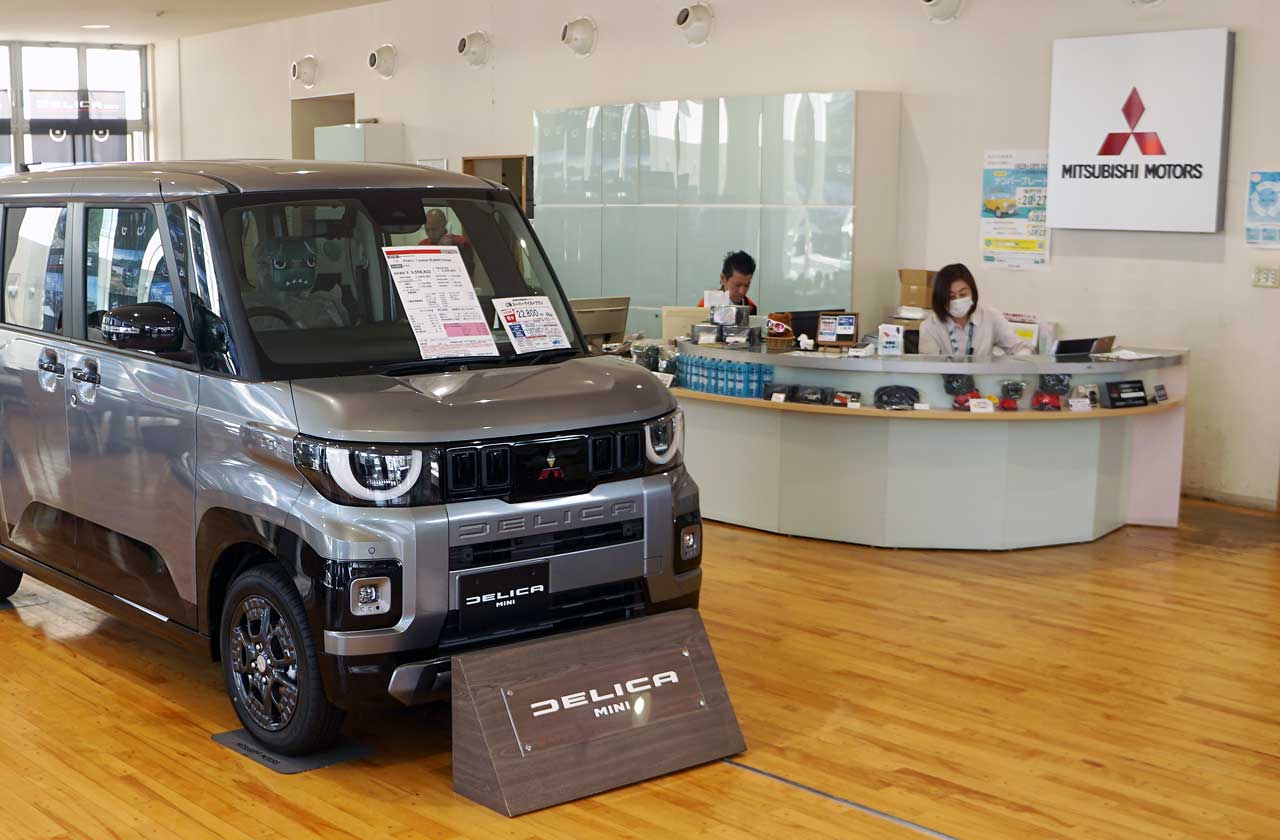 ショールームでお客様対応