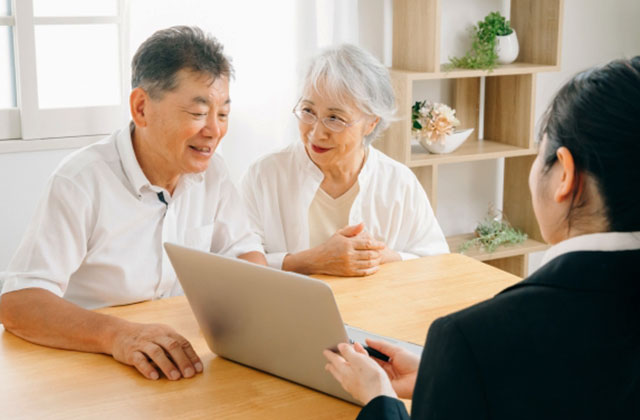 お客様と雑談している様子